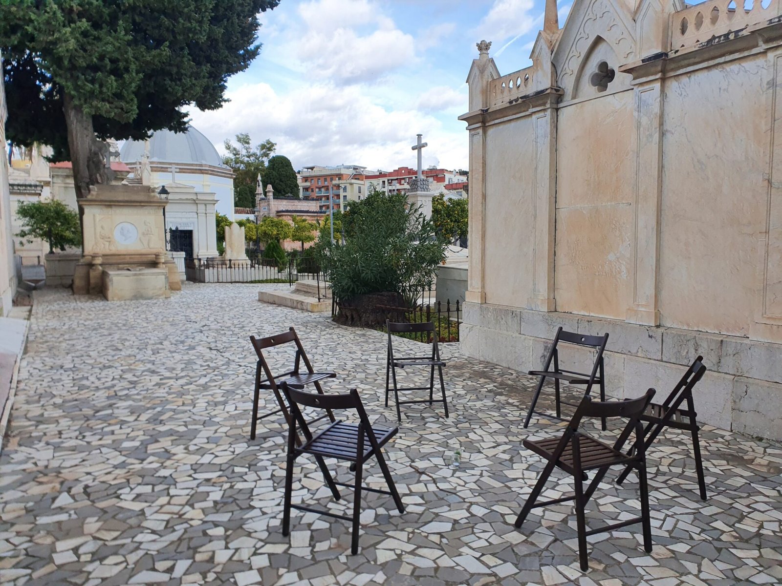 Los Death Cafés son espacios de respeto, autenticidad y escucha activa